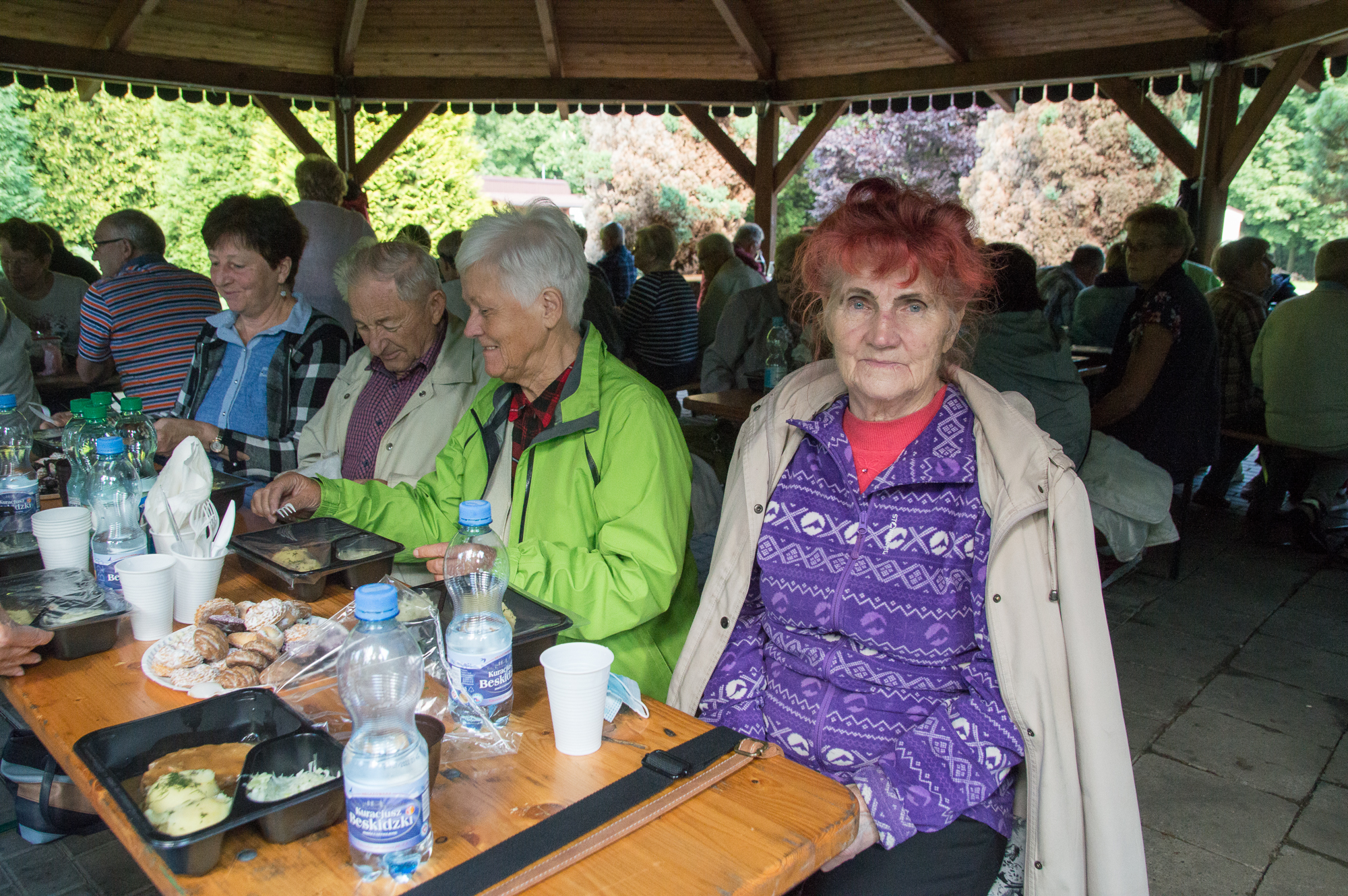 W zabawie wzięło udział ponad 70 osób. Na pierwszym planie Aleksandra Jańska - osoba znana w środowisku seniorów, zaangażowana również w działalność Towarzystwa Miłośników Ziemi Raciborskiej.