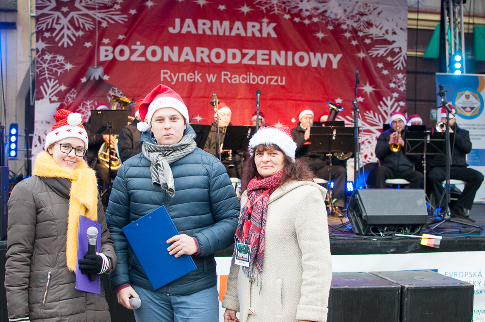 Ewa Michalczyk, Michael Gorgosch i Doris Gorgosch moderowali koncerty na rynku.
