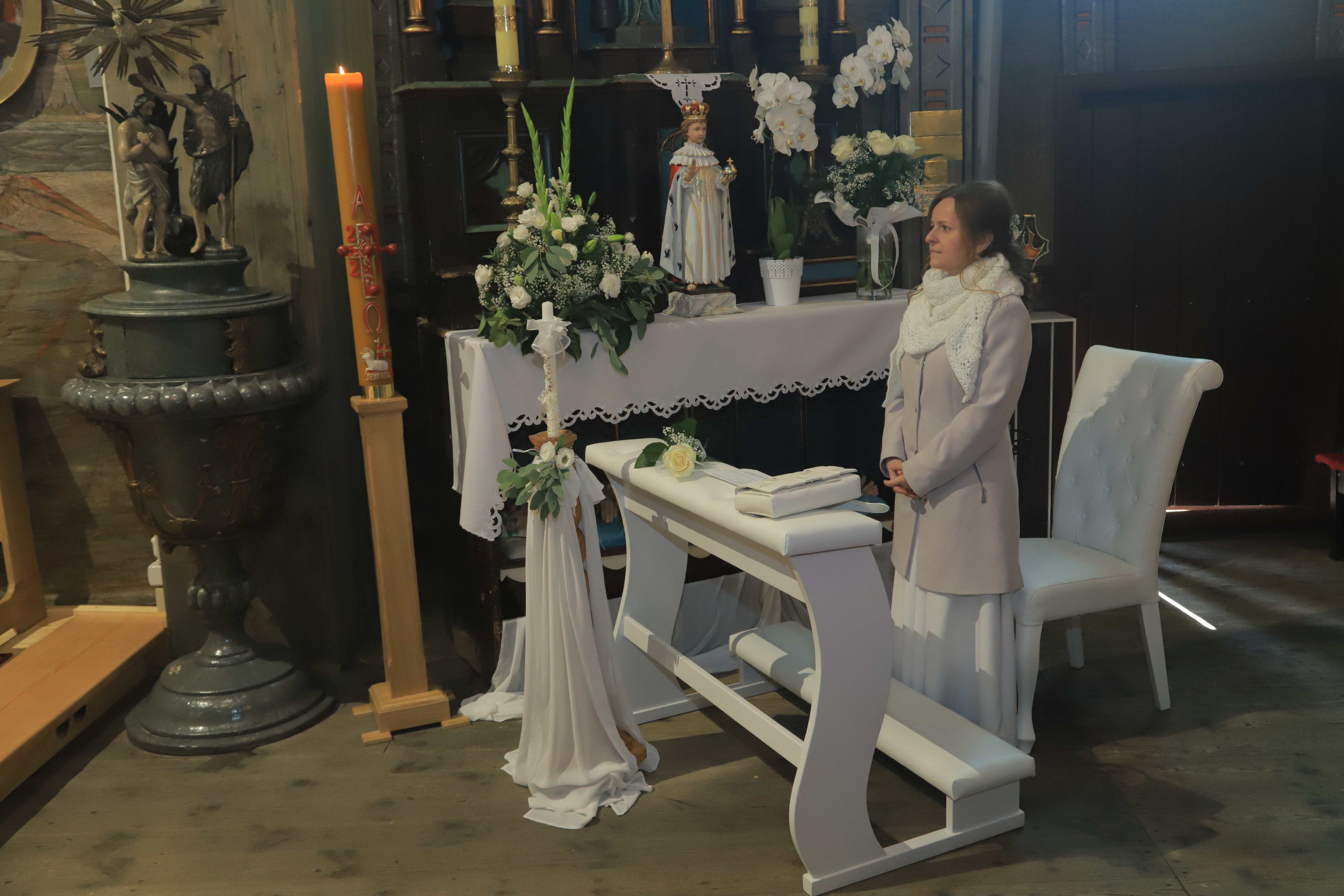 Uroczystość konsekrowania, która odbyła się w Łaziskach, miała charakter kościelnego ślubu Fot. Foto Kołodziej