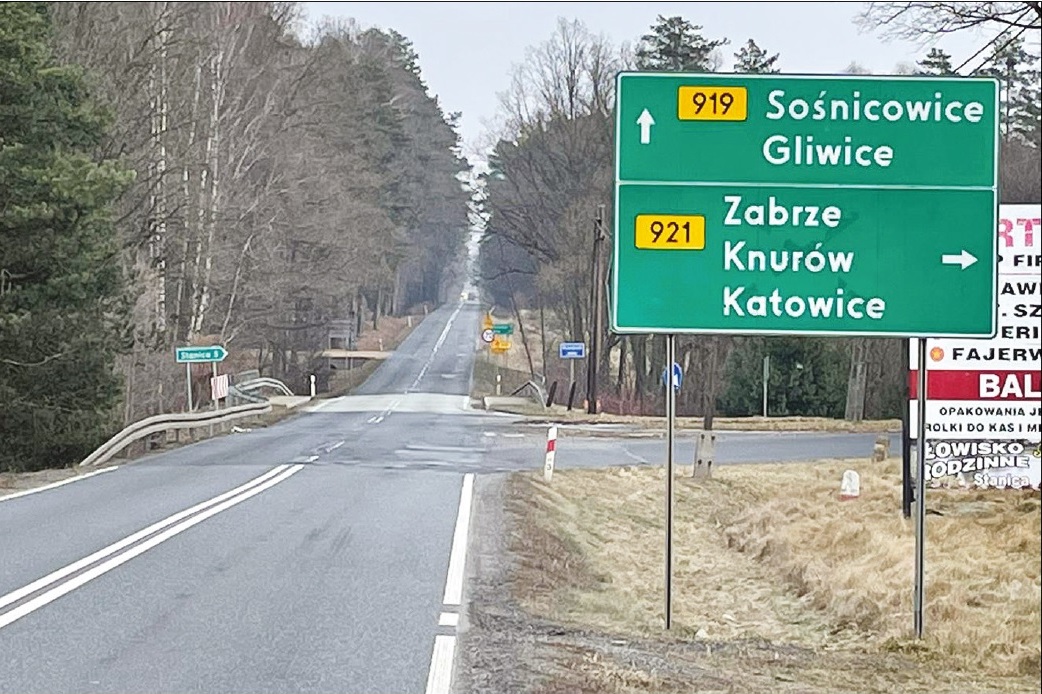 Jadąc z Racibora do Katowic w tym miejscu podejmujemy decyzję czy jechać przez Sośnicowice czy przez Stanicę/Kuźnię Nieborowską.
